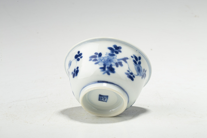 古玩陶瓷清康熙·青花花卉紋杯碟
真品鑒賞圖