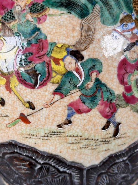 古玩陶瓷哥釉地鐵銹釉五彩加粉彩刀馬人瓶真品鑒賞圖
