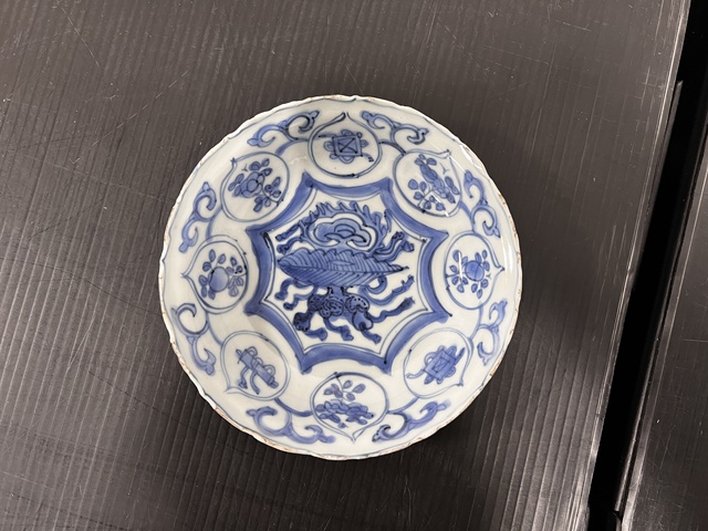 古玩陶瓷花鳥紋青花盤真品鑒賞圖
