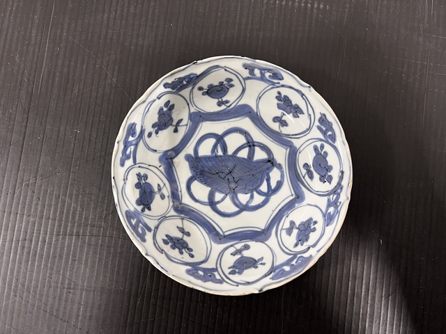 古玩陶瓷花鳥紋青花盤真品鑒賞圖