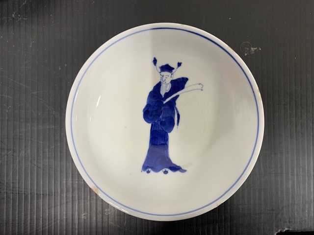 古玩陶瓷人物紋青花盤真品鑒賞圖