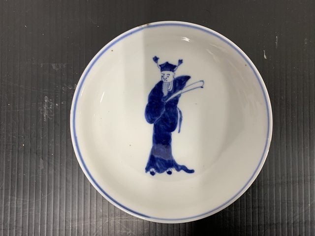 古玩陶瓷人物紋青花盤真品鑒賞圖