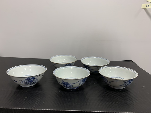 古玩陶瓷松鼠葡萄紋青花碗真品鑒賞圖