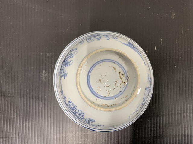 古玩陶瓷松鼠葡萄紋青花碗真品鑒賞圖