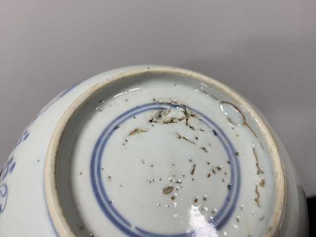 古玩陶瓷松鼠葡萄紋青花碗真品鑒賞圖