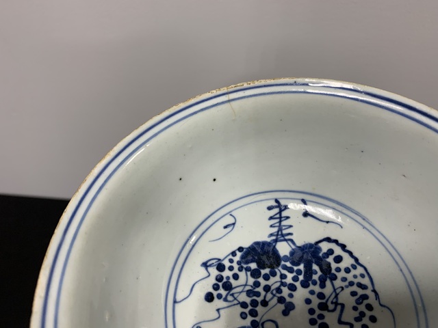 古玩陶瓷松鼠葡萄紋青花碗真品鑒賞圖