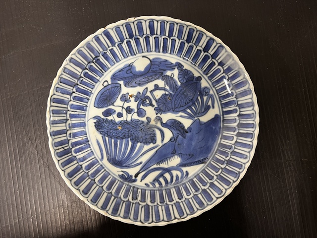 古玩陶瓷花鳥紋青花盤真品鑒賞圖