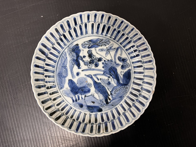 古玩陶瓷花鳥紋青花盤真品鑒賞圖