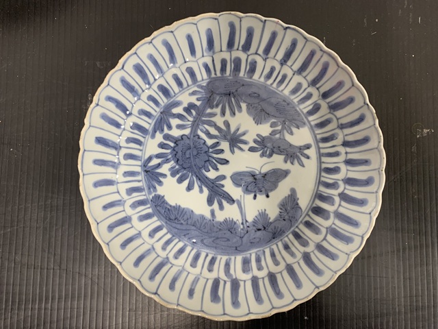 古玩陶瓷花鳥紋青花盤真品鑒賞圖