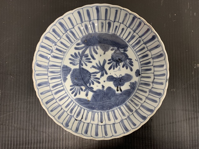 古玩陶瓷花鳥紋青花盤真品鑒賞圖
