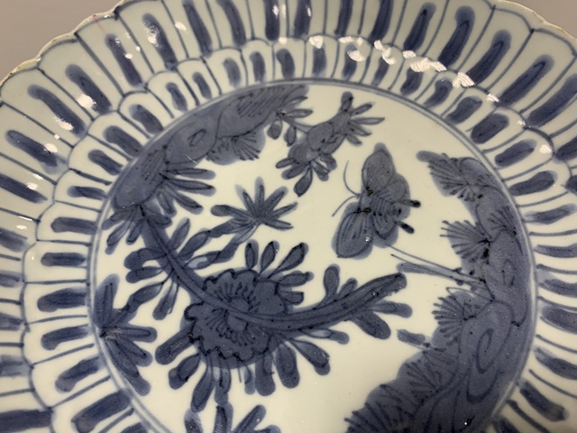 古玩陶瓷花鳥紋青花盤真品鑒賞圖