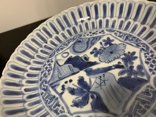 古玩陶瓷花鳥紋青花盤真品鑒賞圖
