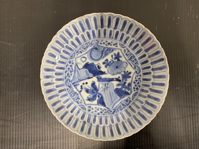 古玩陶瓷花鳥紋青花盤真品鑒賞圖