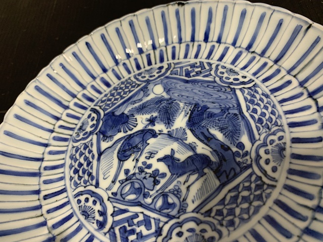 古玩陶瓷花鳥紋青花盤真品鑒賞圖