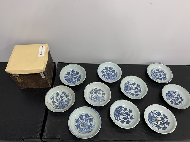 古玩陶瓷樹石欄桿青花盤真品鑒賞圖