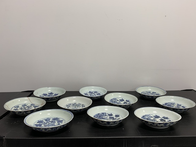 古玩陶瓷樹石欄桿青花盤真品鑒賞圖