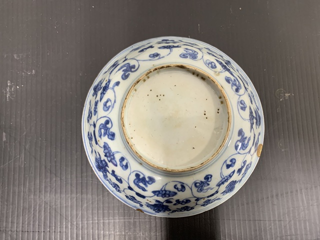 古玩陶瓷樹石欄桿青花盤真品鑒賞圖