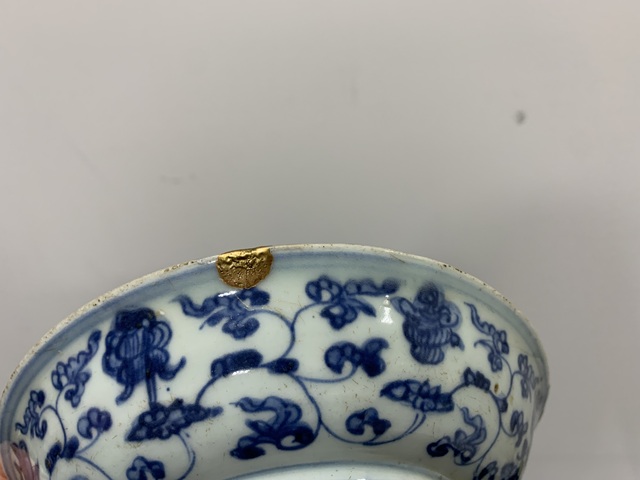 古玩陶瓷樹石欄桿青花盤真品鑒賞圖