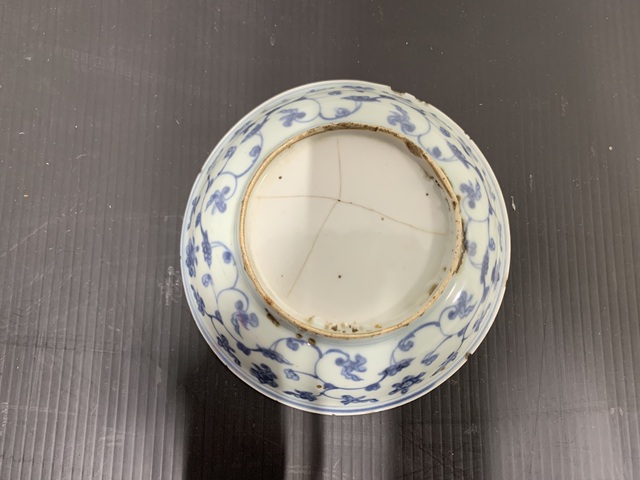 古玩陶瓷樹石欄桿青花盤真品鑒賞圖