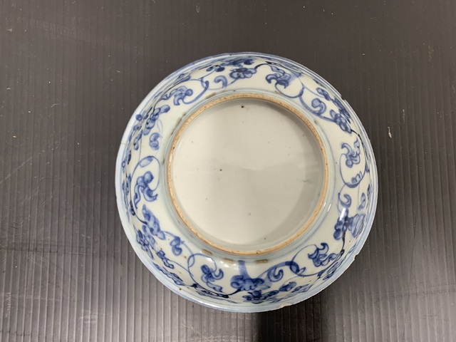 古玩陶瓷樹石欄桿青花盤真品鑒賞圖