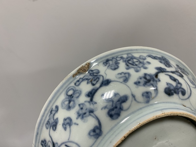 古玩陶瓷樹石欄桿青花盤真品鑒賞圖