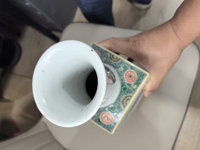 古玩陶瓷五彩八仙人物天圓地方瓶真品鑒賞圖