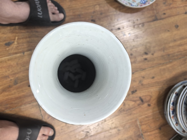 古玩陶瓷清晚期人物紋觀音瓶真品鑒賞圖