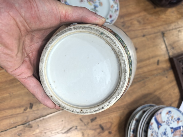 古玩陶瓷清晚期人物紋觀音瓶真品鑒賞圖
