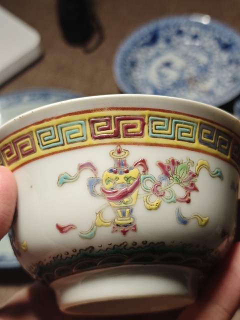 古玩陶瓷粉彩花卉紋碗真品鑒賞圖