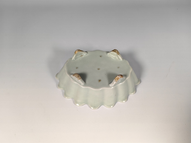 古玩陶瓷晚清民國粉青釉花口水仙盆真品鑒賞圖