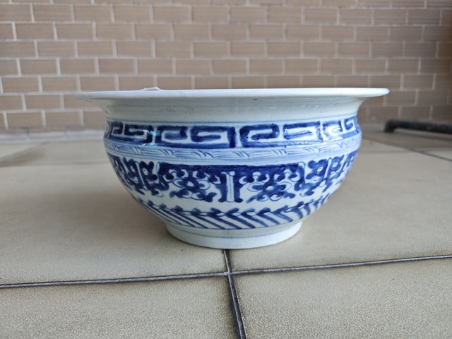 古玩陶瓷【放漏優(yōu)品】青花夔龍紋爐拍賣，當前價格3250元