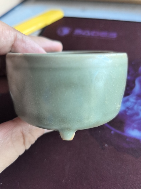 古玩陶瓷明龍泉窯三足小爐真品鑒賞圖