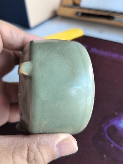 古玩陶瓷明龍泉窯三足小爐真品鑒賞圖