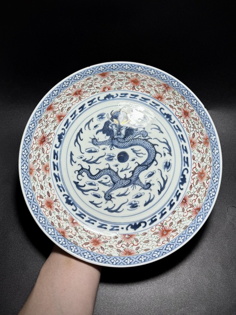 古玩陶瓷青花龍紋加彩玲瓏盤真品鑒賞圖