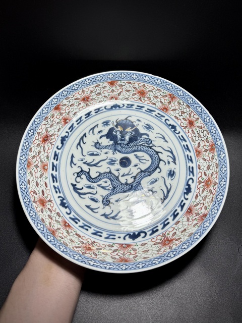 古玩陶瓷青花龍紋加彩玲瓏盤真品鑒賞圖