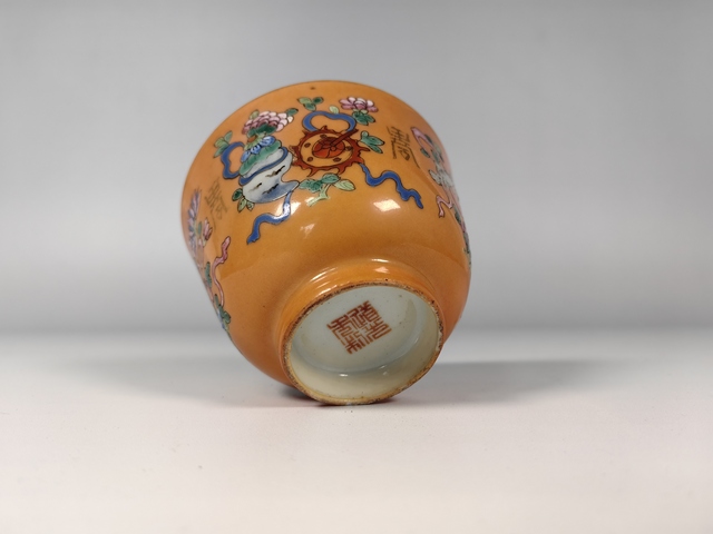 古玩陶瓷清晚珊瑚紅暗八仙紋飾粉彩茶園真品鑒賞圖