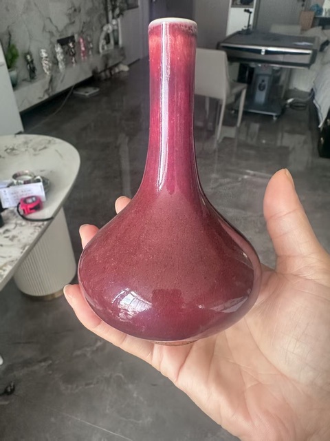 古玩陶瓷紅釉小膽瓶真品鑒賞圖