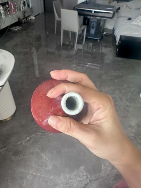 古玩陶瓷紅釉小膽瓶真品鑒賞圖