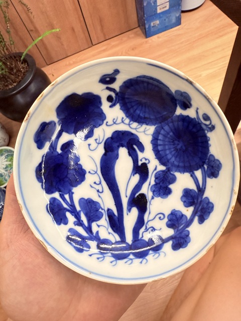 古玩陶瓷花卉紋青花盤真品鑒賞圖