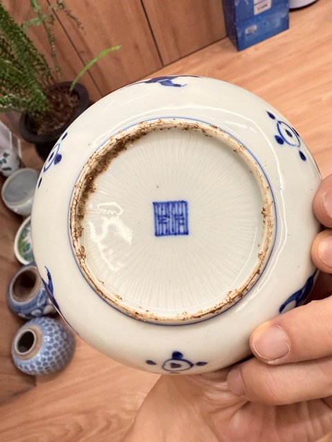 古玩陶瓷花卉紋青花盤真品鑒賞圖