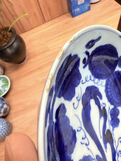 古玩陶瓷花卉紋青花盤真品鑒賞圖