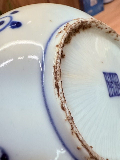 古玩陶瓷花卉紋青花盤真品鑒賞圖