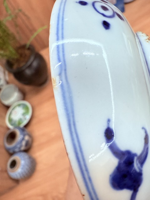 古玩陶瓷花卉紋青花盤真品鑒賞圖