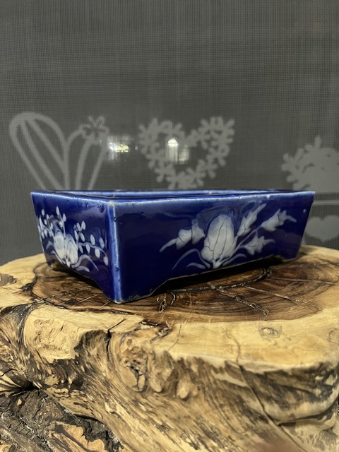 古玩陶瓷霽藍釉堆白花卉紋花盆真品鑒賞圖