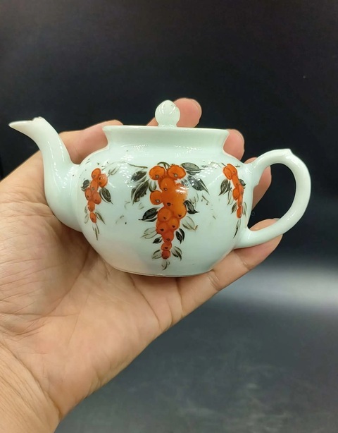 古玩陶瓷墨彩礬紅枇杷詩(shī)文茶壺拍賣，當(dāng)前價(jià)格450元