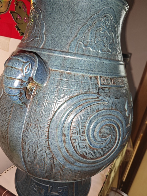 古玩陶瓷爐鈞釉夔龍紋象耳尊真品鑒賞圖
