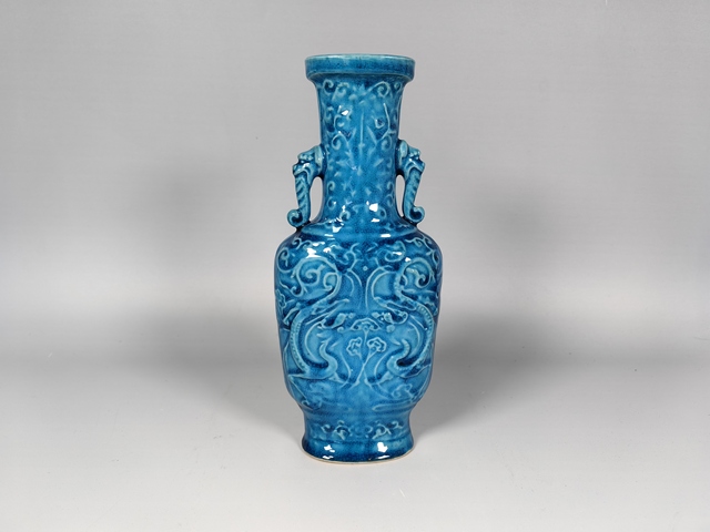 古玩陶瓷民國孔雀藍釉龍穿花獸耳賞瓶真品鑒賞圖