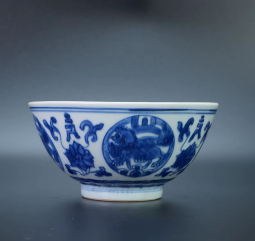 古玩陶瓷青花獅紋茶碗真品鑒賞圖