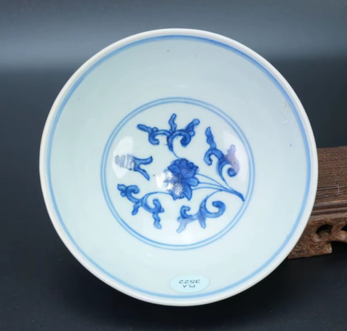 古玩陶瓷青花獅紋茶碗真品鑒賞圖