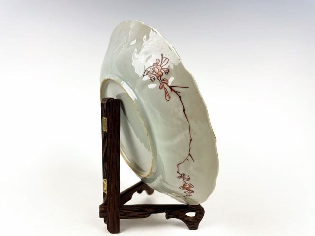 古玩陶瓷清康熙·礬紅描金花鳥仕女圖花口盤真品鑒賞圖